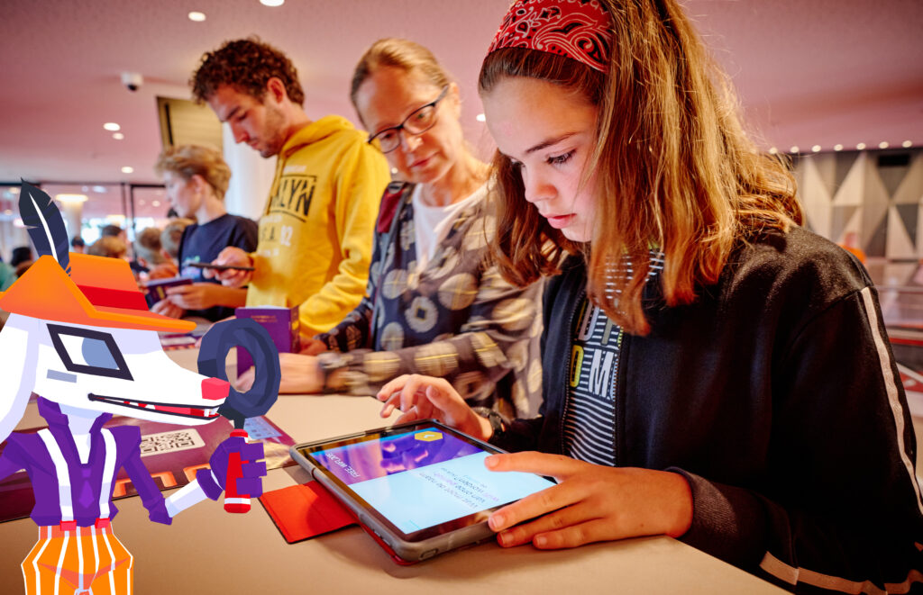Afbeelding meisje kijkend naar iPad en bezig met HackShield